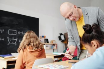 Hur mycket tjänar män som socialpedagog?